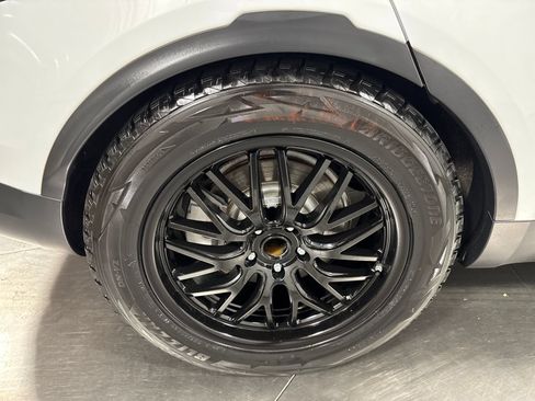 Used 2019 Land Rover Discovery HSE Luxury AWD/4WD image 13