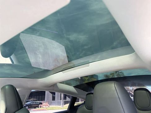 Used 2024 Tesla Model 3 Standard Range image 11