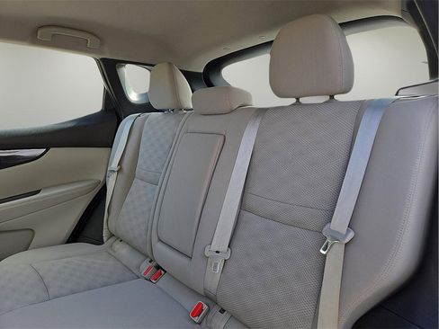 Used 2018 Nissan Rogue Sport SV w/ SV Technology Package image 11