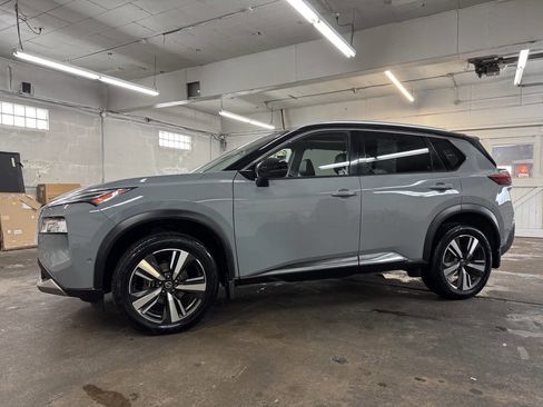 Used 2021 Nissan Rogue Platinum image 5