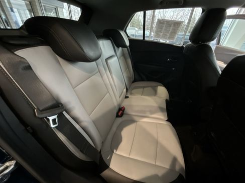 Used 2020 Chevrolet Trax Premier image 23