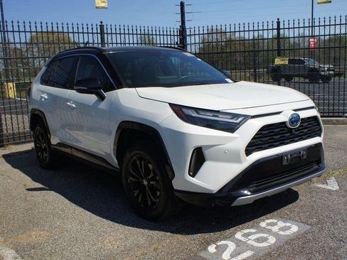 Used 2022 Toyota RAV4 XSE AWD/4WD image 2