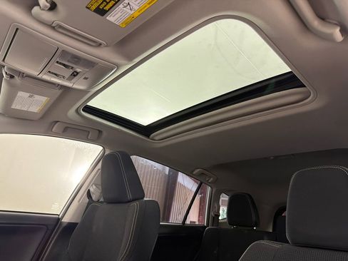 Used 2018 Toyota RAV4 XLE FWD image 2