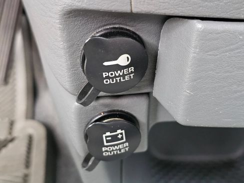 Used 2006 Dodge Grand Caravan SXT FWD image 28