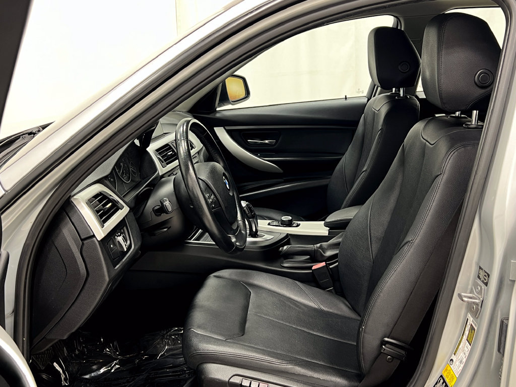 Used 2013 BMW 328i xDrive Sedan AWD/4WD image 12
