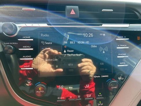 Used 2020 Toyota Camry XLE image 8