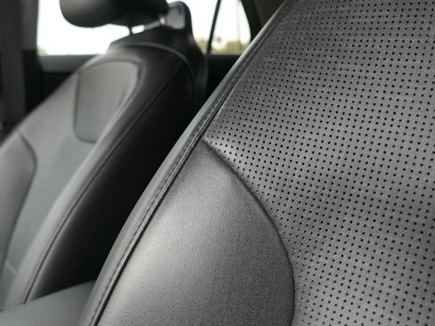 Certified 2023 Kia Niro SX Touring FWD image 12