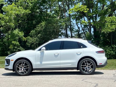 Certified 2024 Porsche Macan AWD/4WD image 2