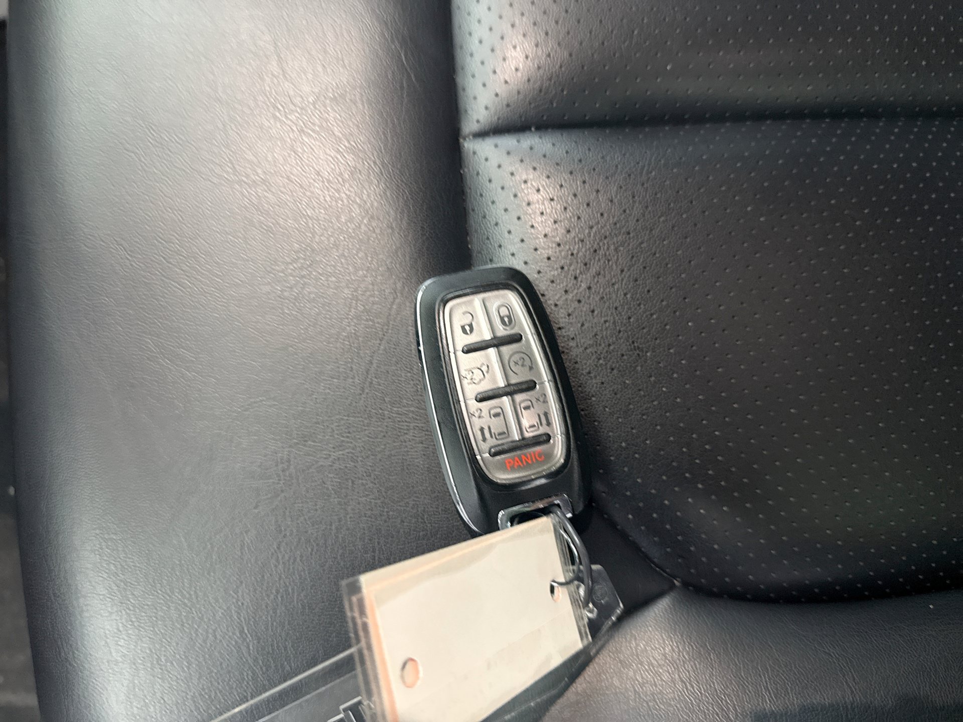Used 2023 Chrysler Pacifica Touring-L FWD image 11