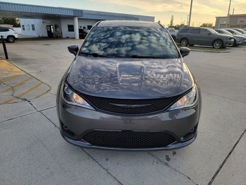 Used 2018 Chrysler Pacifica Touring Plus w/ S Appearance Package image 8