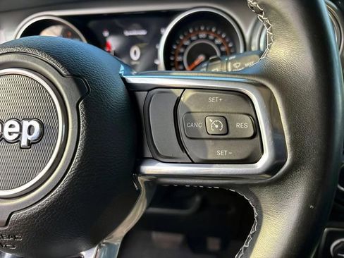 Used 2022 Jeep Wrangler Unlimited Sahara image 20