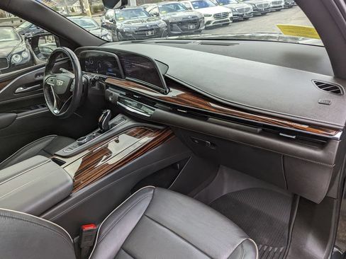 Used 2022 Cadillac Escalade Premium Luxury RWD image 31