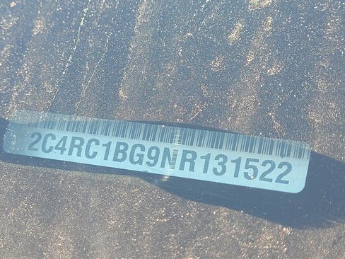 Used 2022 Chrysler Pacifica Touring-L image 9