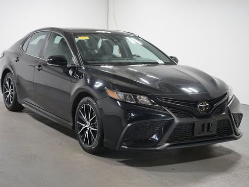 Certified 2024 Toyota Camry SE image 3