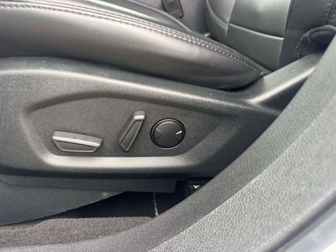 Used 2019 Ford Explorer XLT w/ Equipment Group 202A AWD/4WD image 19