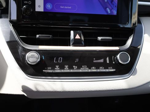 Used 2025 Toyota Corolla LE FWD image 24