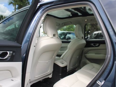 Used 2022 Volvo XC60 T8 Inscription Expression w/ Advanced Package image 30