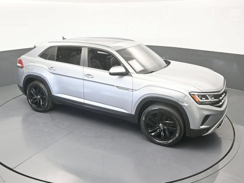 Used 2022 Volkswagen Atlas Cross Sport SE FWD image 55