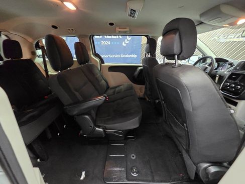 Used 2019 Dodge Grand Caravan SE image 25