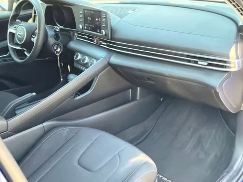 Used 2023 Hyundai Elantra SE image 13