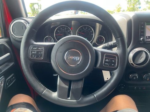 Used 2018 Jeep Wrangler Sahara w/ Connectivity Group AWD/4WD image 18