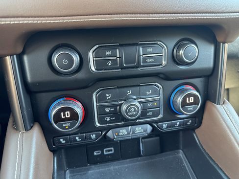 Used 2021 Chevrolet Tahoe High Country w/ Premium Package image 17