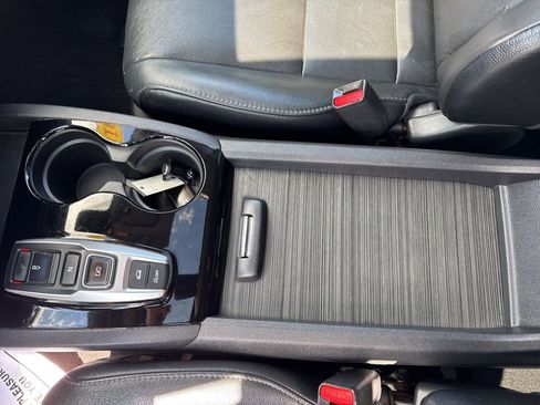 Used 2018 Honda Pilot Touring image 28