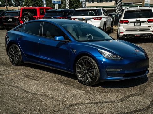 Used 2020 Tesla Model 3 Standard Range Plus RWD image 6