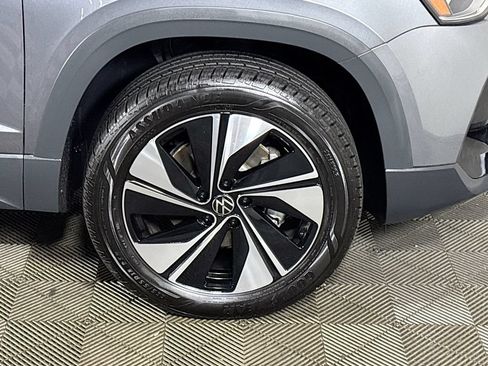 Certified 2025 Volkswagen Taos SE AWD/4WD image 24