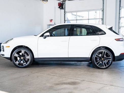 Used 2023 Porsche Cayenne Platinum Edition image 8