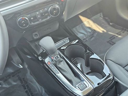 Used 2025 Chevrolet Trax ACTIV w/ Sunroof Package image 35