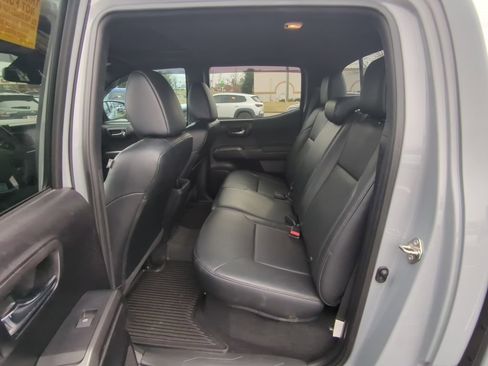 Used 2019 Toyota Tacoma TRD Off-Road w/ TRD Premium Off Road Package image 12