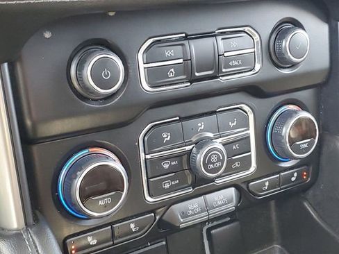 Used 2023 Chevrolet Tahoe Z71 w/ Luxury Package image 22