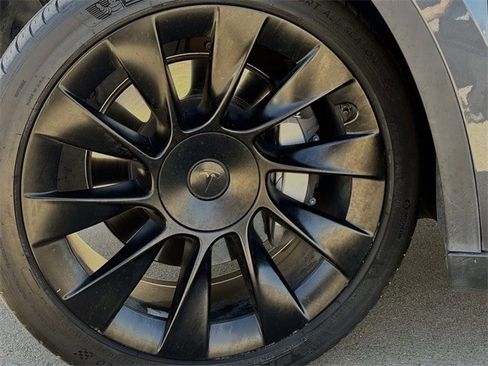 Used 2020 Tesla Model Y Long Range image 10