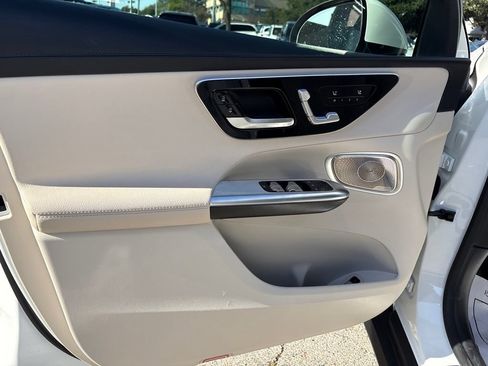 Used 2023 Mercedes-Benz GLC 300 4MATIC image 12