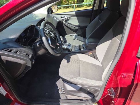 Used 2013 Ford Focus SE w/ SE Winter Pkg FWD image 17