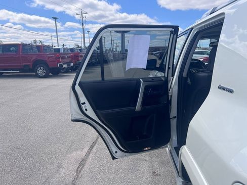 Used 2022 Toyota 4Runner Limited AWD/4WD image 14
