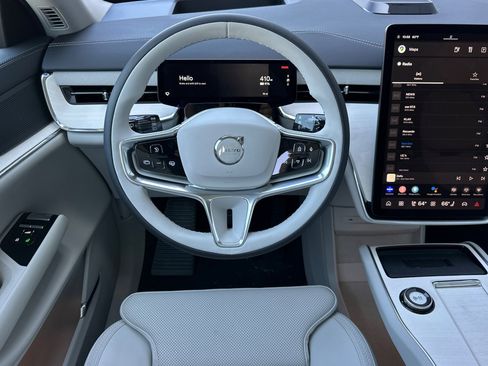 New 2025 Volvo EX90 Plus image 15