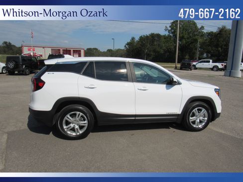 Used 2024 GMC Terrain SLE image 15