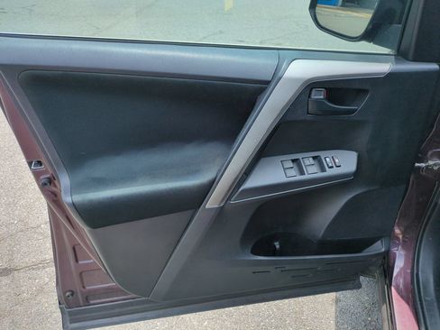 Used 2016 Toyota RAV4 LE FWD image 12