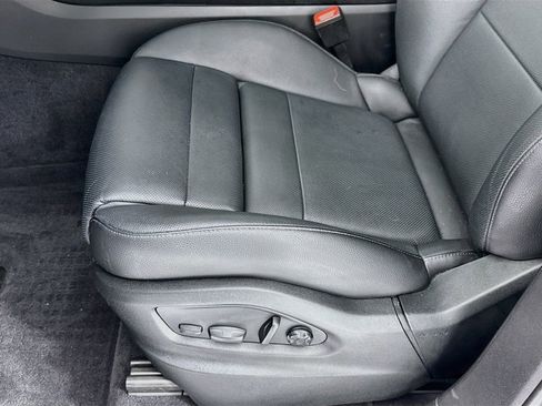 Certified 2024 Porsche Cayenne AWD/4WD image 13