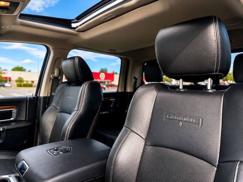 Used 2017 RAM 1500 Laramie w/ Convenience Group AWD/4WD image 4