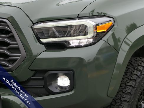 Used 2022 Toyota Tacoma TRD Sport w/ TRD Premium Sport Package RWD image 12