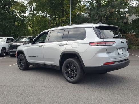 New 2025 Jeep Grand Cherokee L Altitude image 2