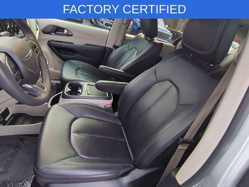 Certified 2024 Chrysler Pacifica Touring-L image 22