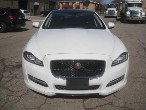 Used 2017 Jaguar XJ AWD/4WD image 2