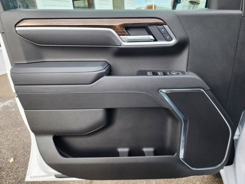 Used 2025 GMC Sierra 1500 Elevation image 18