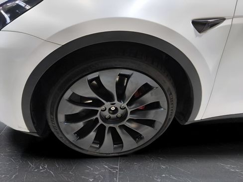 Used 2023 Tesla Model Y Performance AWD/4WD image 29