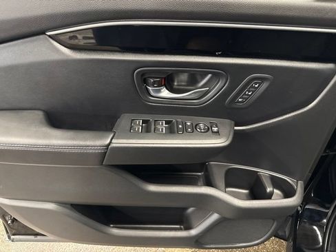 Used 2025 Honda Pilot EX-L image 10