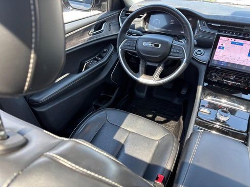 Used 2022 Jeep Grand Cherokee L Limited AWD/4WD image 13